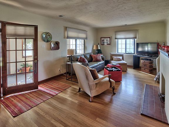 3rd image of 315 Hermosa Dr NE