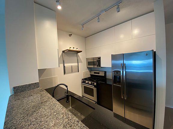 2nd image of 600 N Kingsbury St APT 1401
