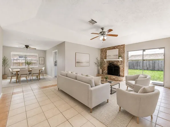 9915 Towne Tower Ln, Sugar Land, TX 77498