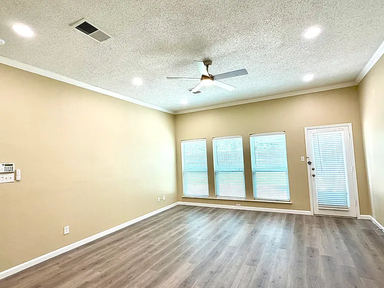 1410 Indian Lake Trl — Photo 9