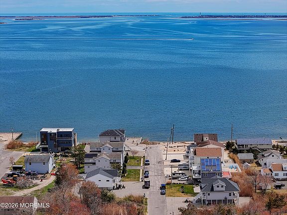 4th image of 105 Atlantic Avenue