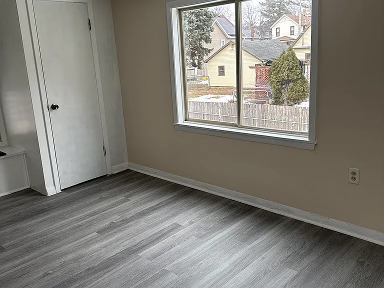 742 W Homer St — Photo 7