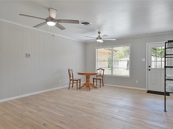 4th image of 1007 Village Dr