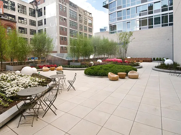 505 West 37th Street image 6 of 13