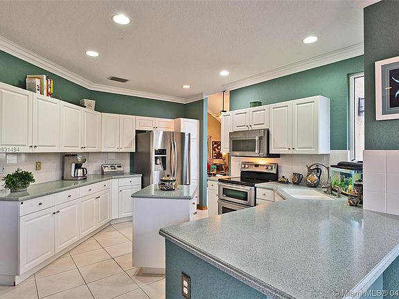 4th image of 17365 SW 13th St