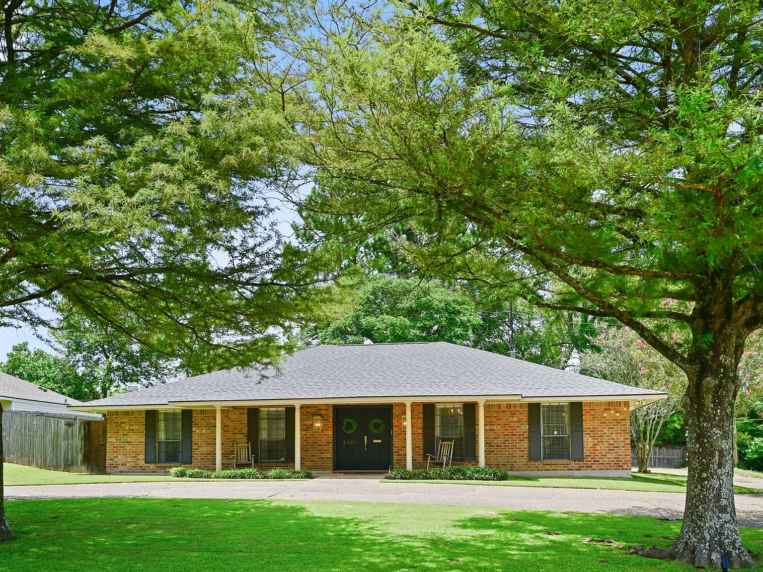 4 bed, 2360 sqft, $4,100 — Photo 2