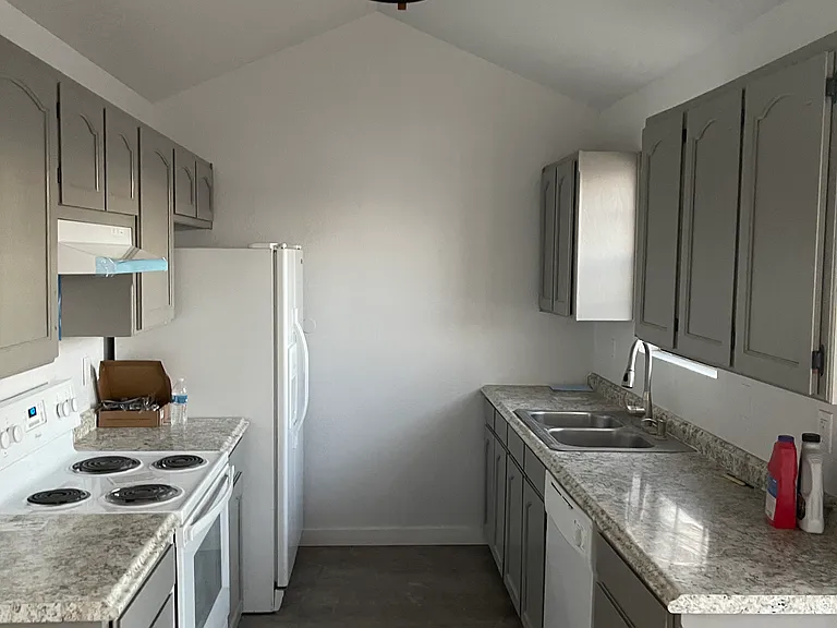 2907 Roosevelt Ave — Photo 5