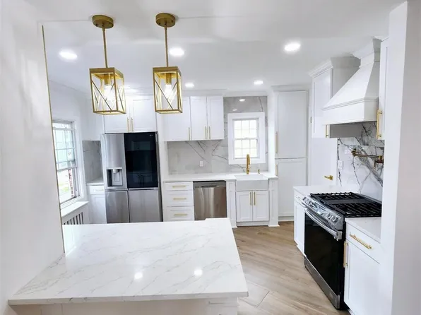 12 Washington Avenue, Valley Stream, NY 11580