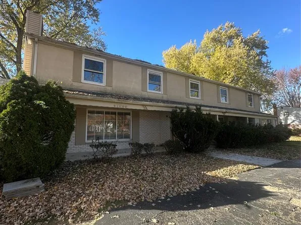 29585 Woodhaven Ln, Southfield, MI 48076