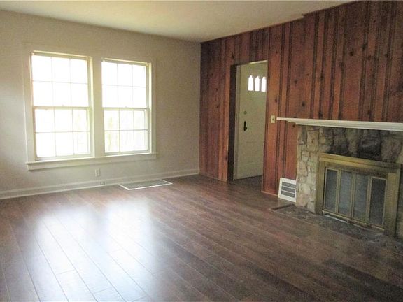 3rd image of 2761 Graylock Dr