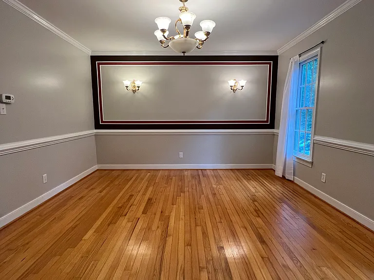 331 Glenpark Ln — Photo 2