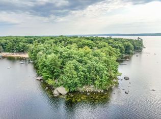 25 Emerald Point Dr, Raymond, ME 04071