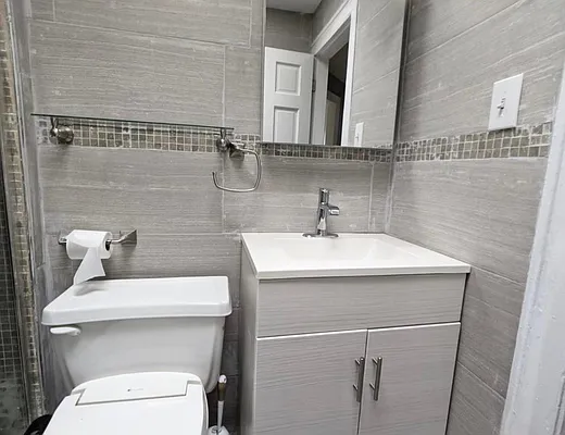 Rented by Halvatzis Realty | media 10