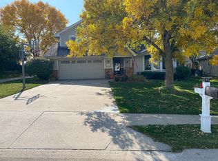 15723 Westchester Cir, Omaha, NE 68118