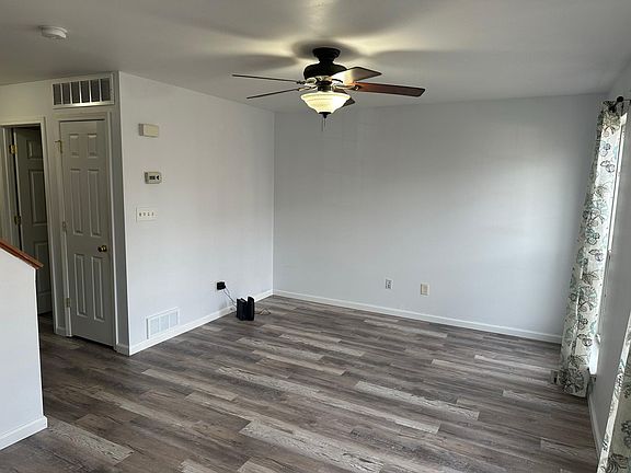 5th image of 735 Hyde Dr
