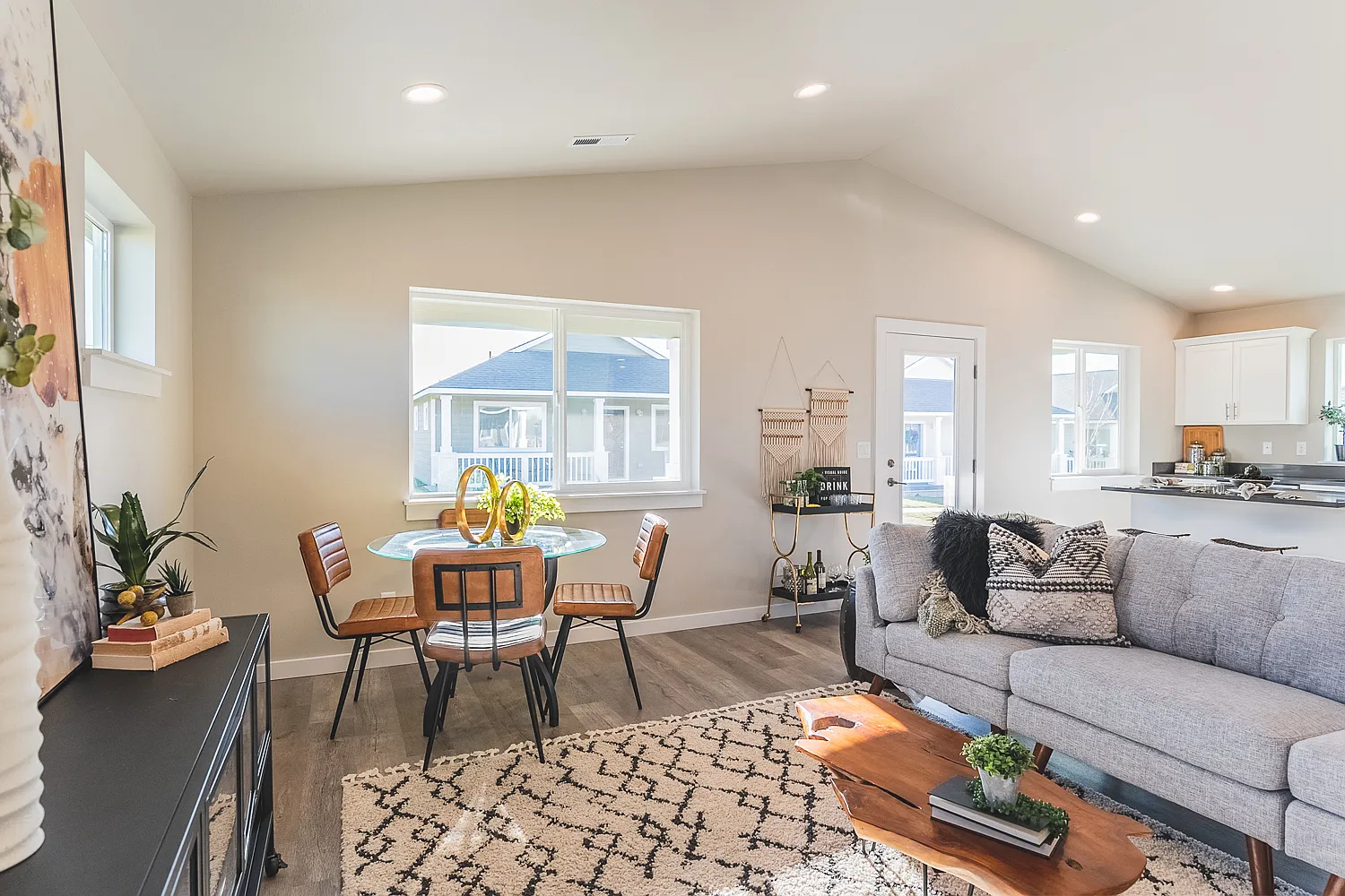 3 bed, 1669 sqft, $2,100 — Photo 3