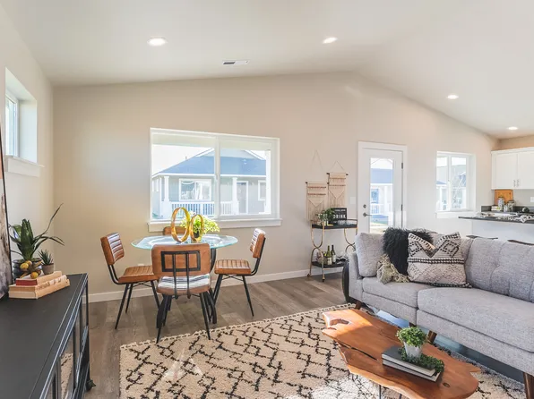 123 E 9th Ave, Moses Lake, WA