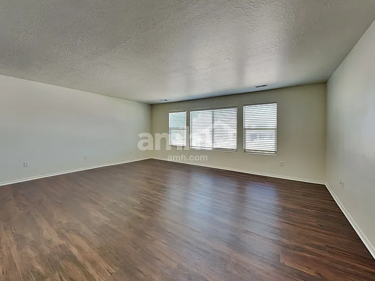 2464 S 3585 W — Photo 11