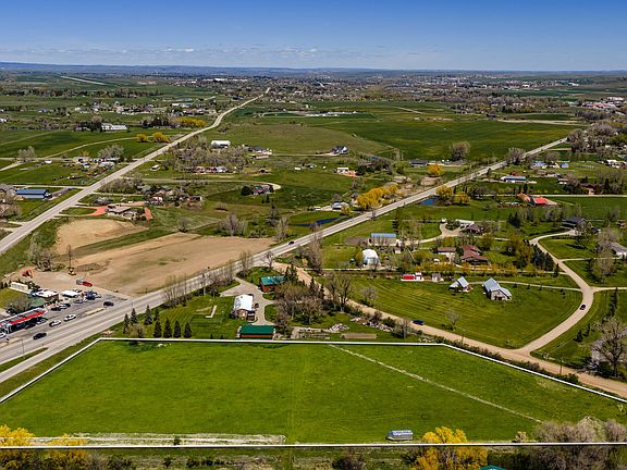 3rd image of Maverick Rd