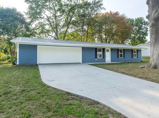 955 Tomahawk Ln, Niles, MI 49120