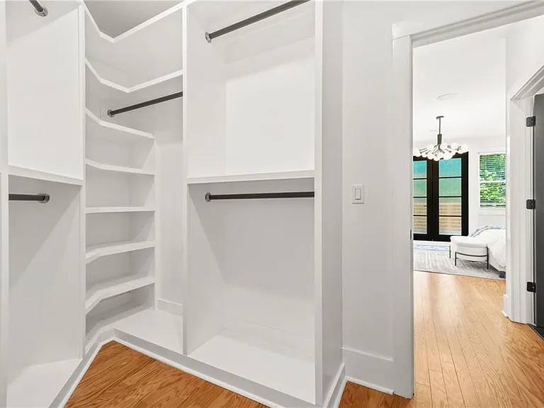 2186 Park Ter — Photo 32