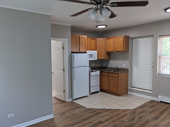 2nd image of 703 E Maple Ave APT C