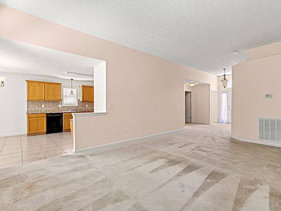 4th image of 729 Woodhaven Pl
