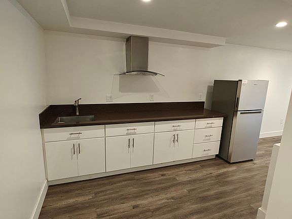 3rd image of 1666 41st Ave