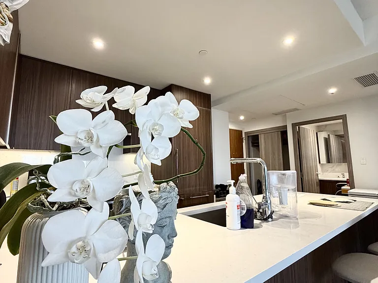 27 McMahon Dr #2203 — Photo 1