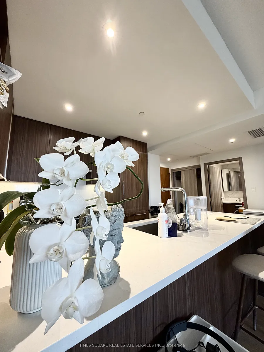 Photo 1 of 17 - 27 McMahon Dr #2203 - Toronto, ON Primary Photo - 27 McMahon Dr #2203