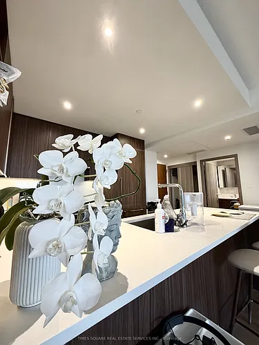 27 McMahon Dr #2203 Photo 1