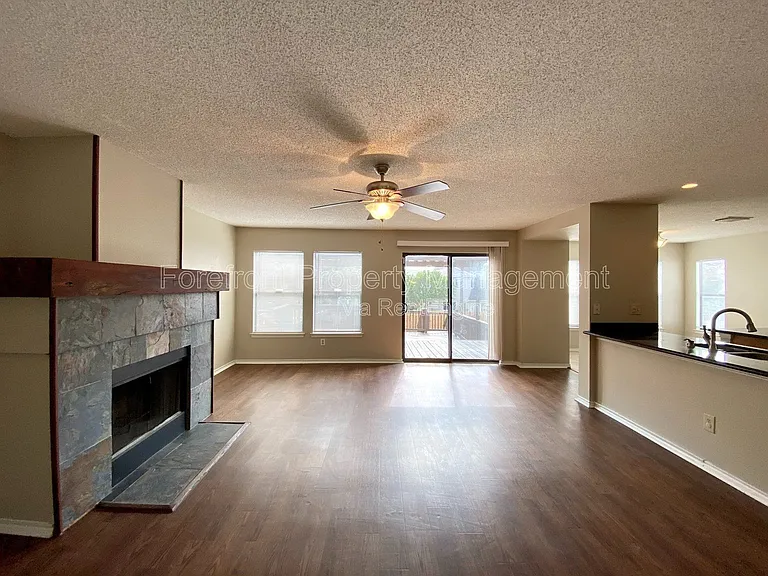 2510 Village Pkwy — Photo 17