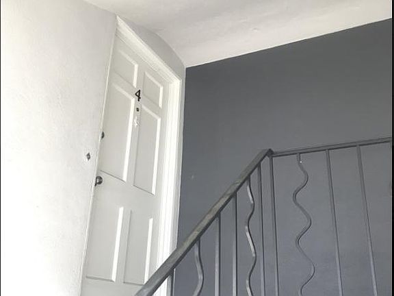 3rd image of 221 Union Pl APT 4