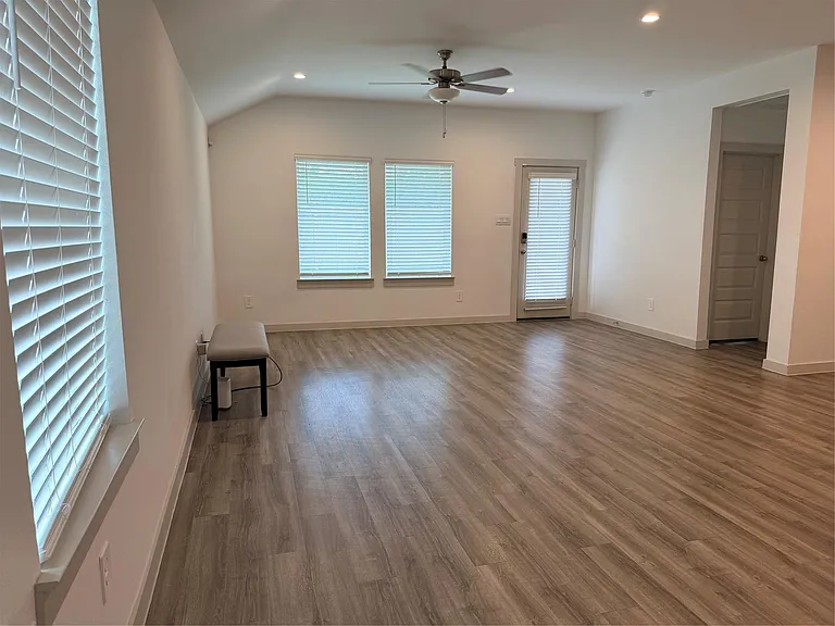 9834 Palm Royal Dr — Photo 11