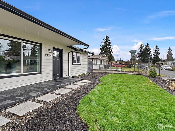 4th image of 4924 Diamond Blvd