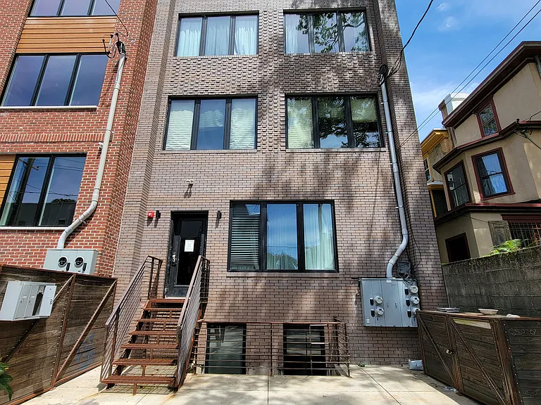 433 N 35th St #1R — Photo 2