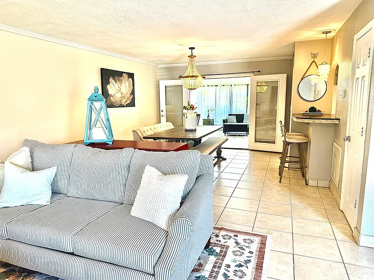 695 A1a N #133 — Photo 3