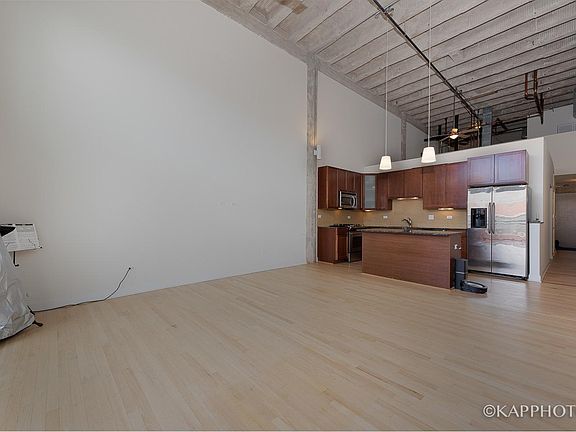 5th image of 2545 S Dearborn St #P-60