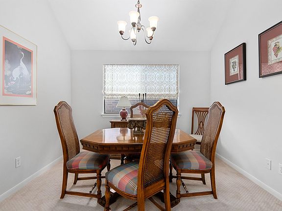 5th image of 15835 Collinsville Dr