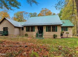 139 Huckleberry Rd, Newfoundland, PA 18445