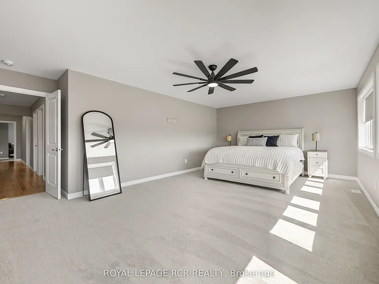 375 Russell St — Photo 10