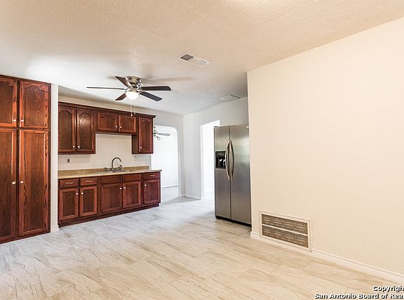3rd image of 2930 Lasses Blvd