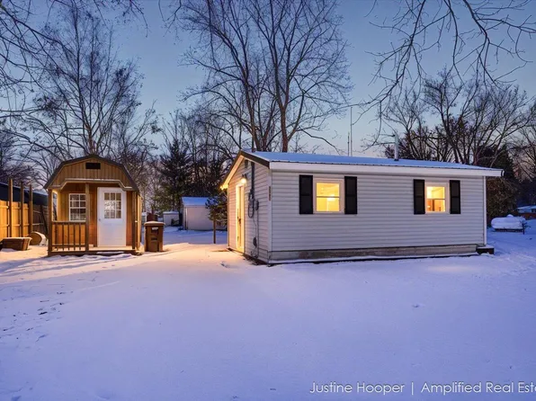 1107 Brott Dr, Hastings, MI 49058