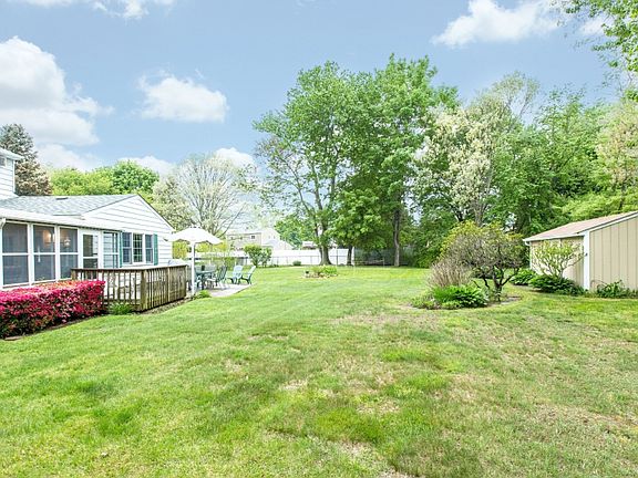 3rd image of 11 Lou Ct