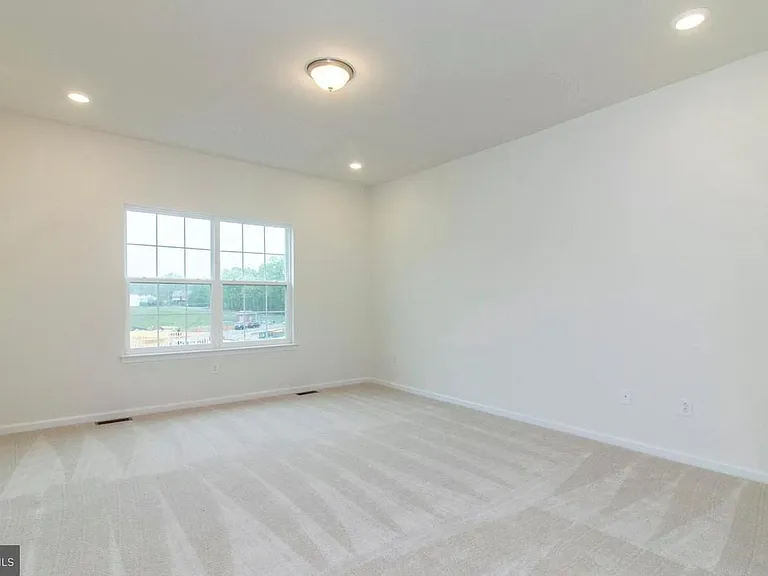 128 Golden Vale Dr — Photo 8