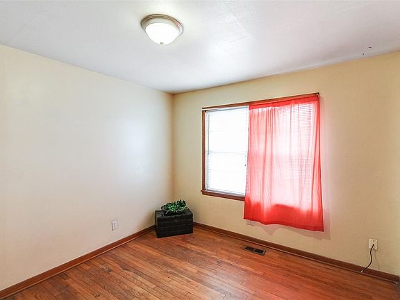 4th image of 2218 W 6th Ave