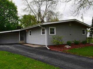 708 Greenwood Ct, Silvis, IL 61282