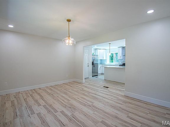 5th image of 505 Cross Green Ln