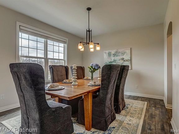 4th image of 305 Abby Brook Ln