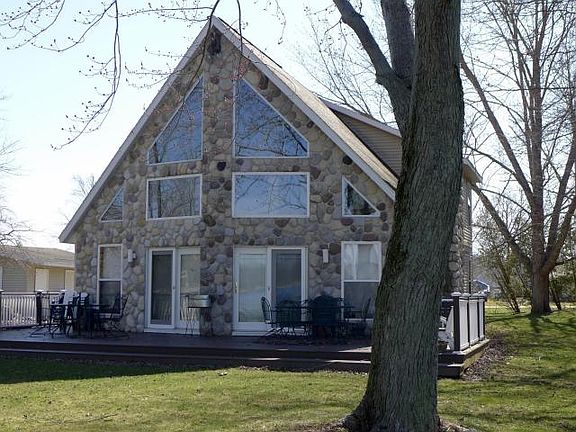 2nd image of 2461 Lorraine Dr